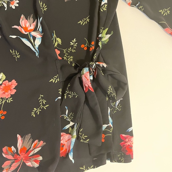 Ann Taylor Size Small Top - Picture 2 of 5